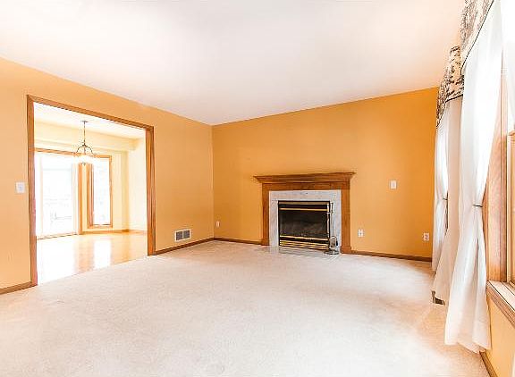 5th image of 9595 Brookview Cir