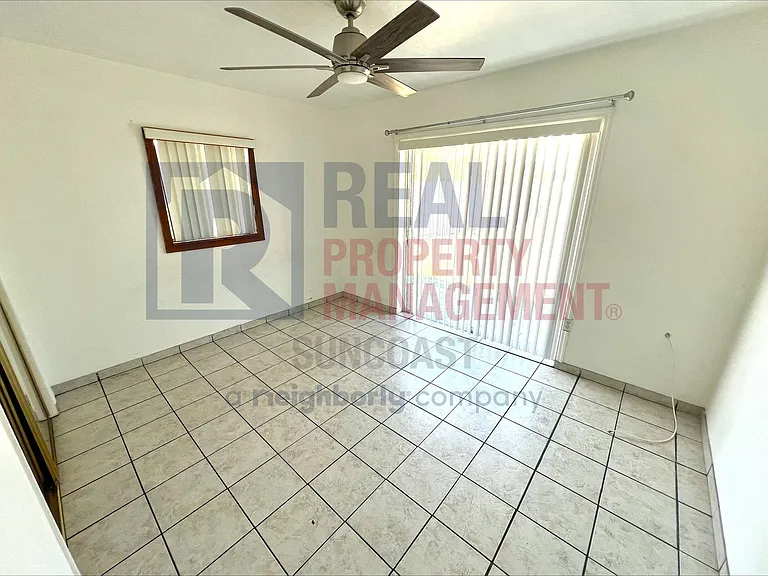 563 Parkview Dr — Photo 11