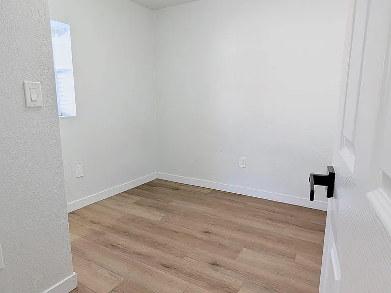 4310 N Steele St — Photo 12
