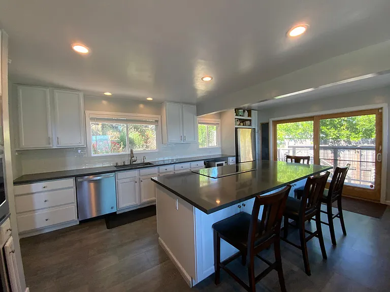 32 Oakhurst Rd — Photo 2