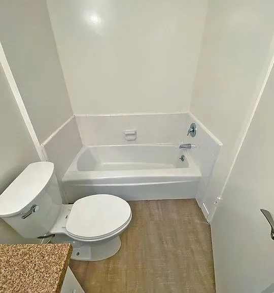 118 S Wetherly Dr — Photo 10