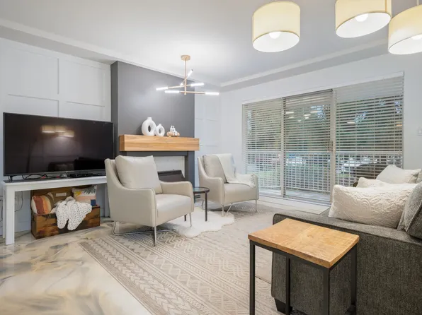 33375 Mayfair Ave #107, Abbotsford, BC V2S 1P4