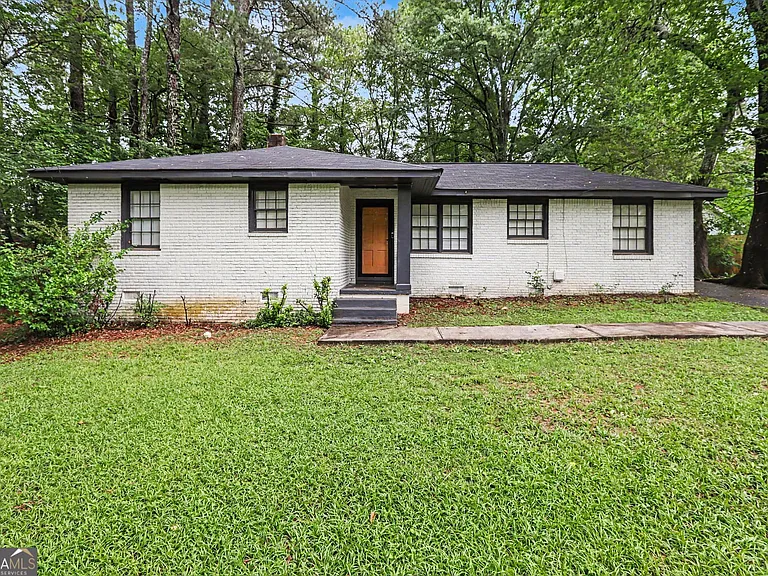 3743 Poplar Dr — Photo 1