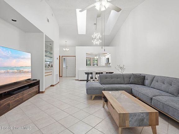 4th image of 3764 Sawgrass Dr