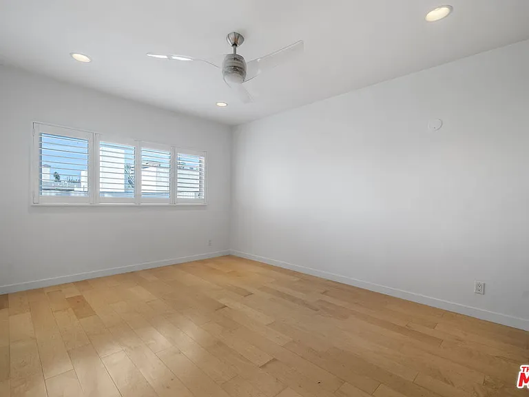 8550 Holloway Dr #405 — Photo 20