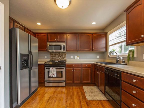 5th image of 18020 Farmington Hills Dr