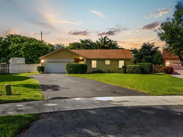 5743 SW 57th Way, Davie, FL 33314