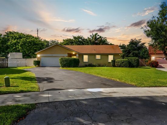 5743 SW 57th Way, Davie, FL 33314