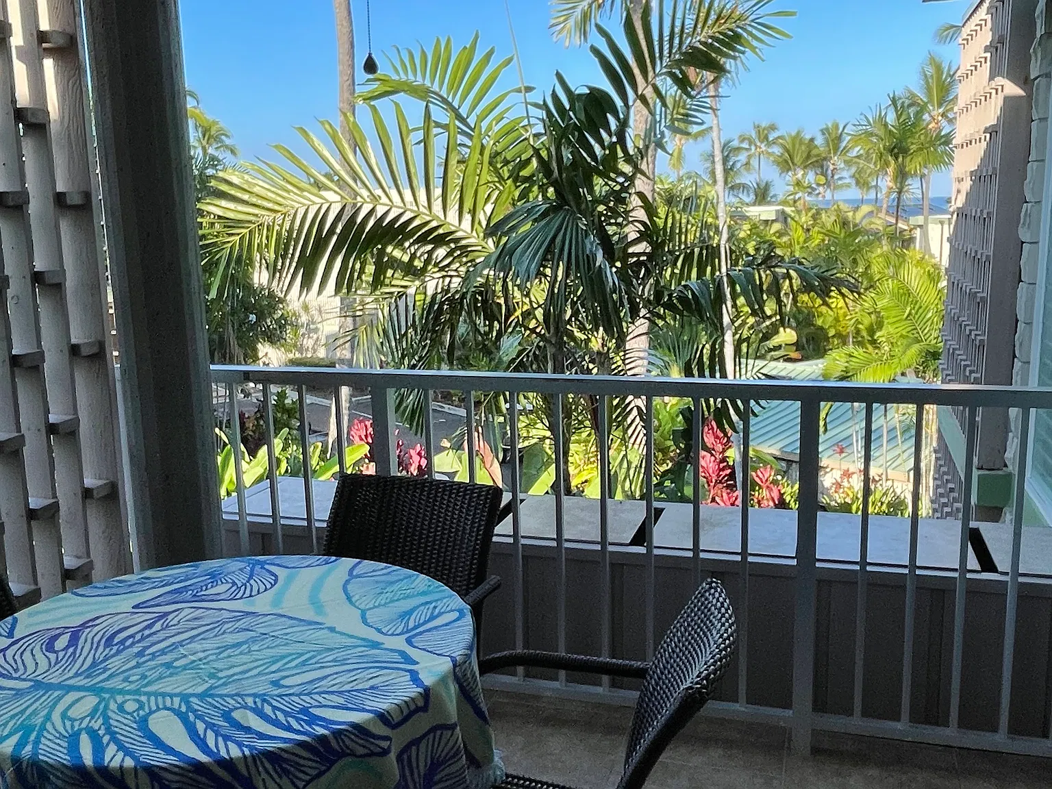 75-6016 Alii Dr — Photo 2