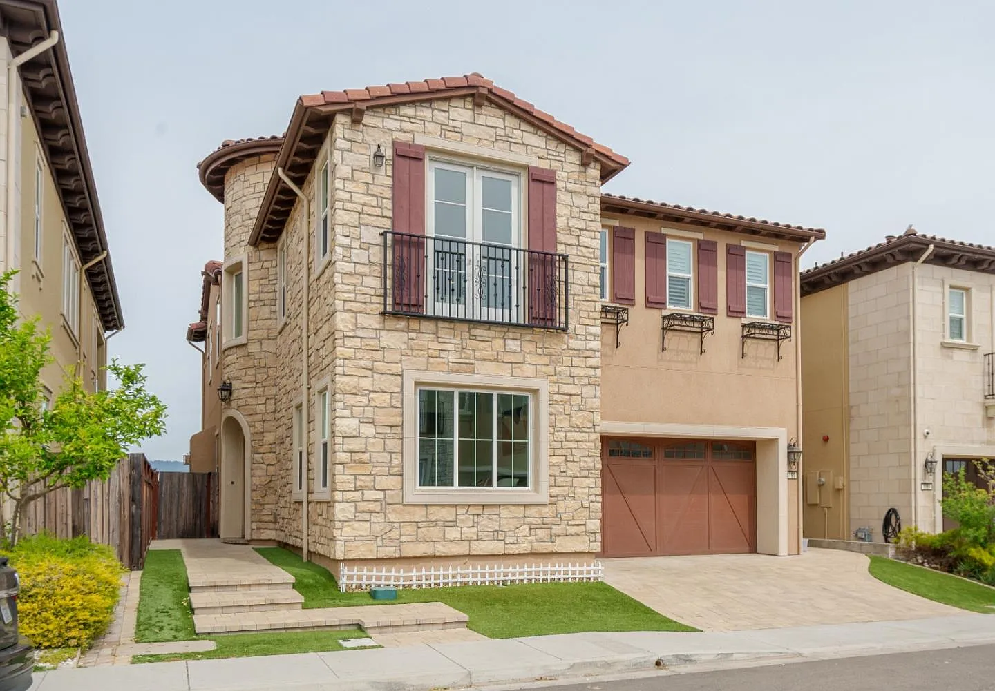 1195 Trumpet Vine Ln photo 1
