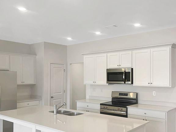 3rd image of 109 Milledge Ave