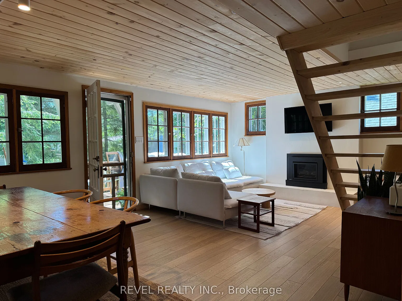 4 bed, $2,900 — Photo 2