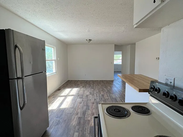 6011 Vine St #2 — Photo 5