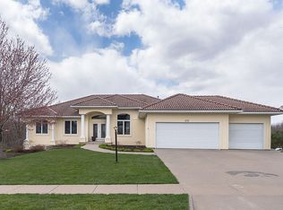 575 Auburn Hills Dr, Coralville, IA 52241