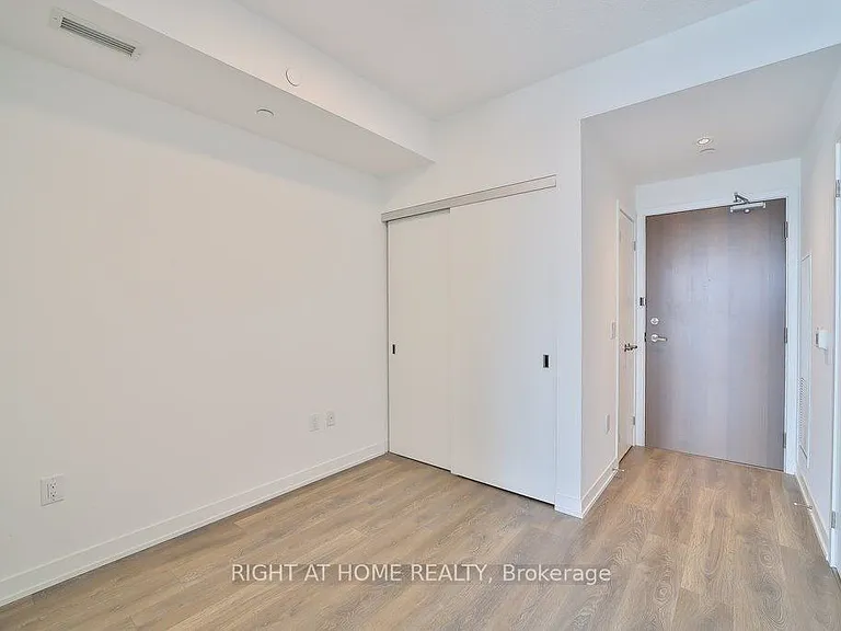 20 Richardson St #905 — Photo 2