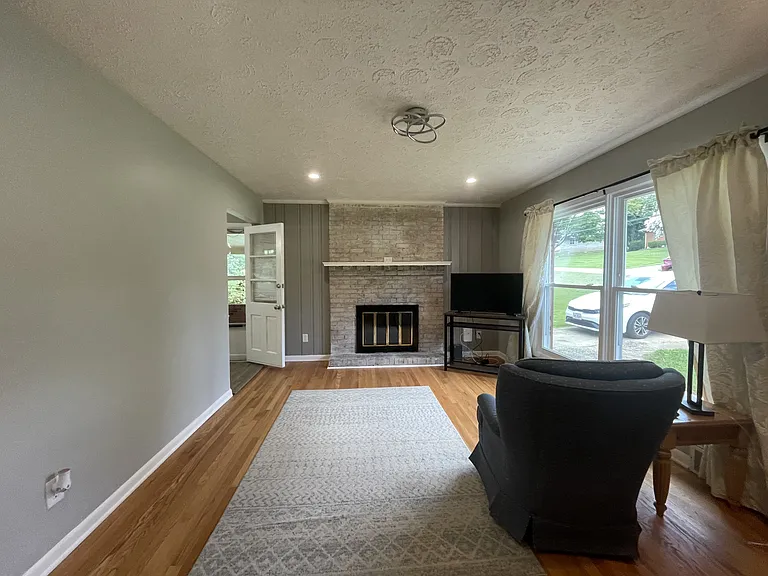 5900 Edgewood Ave — Photo 3