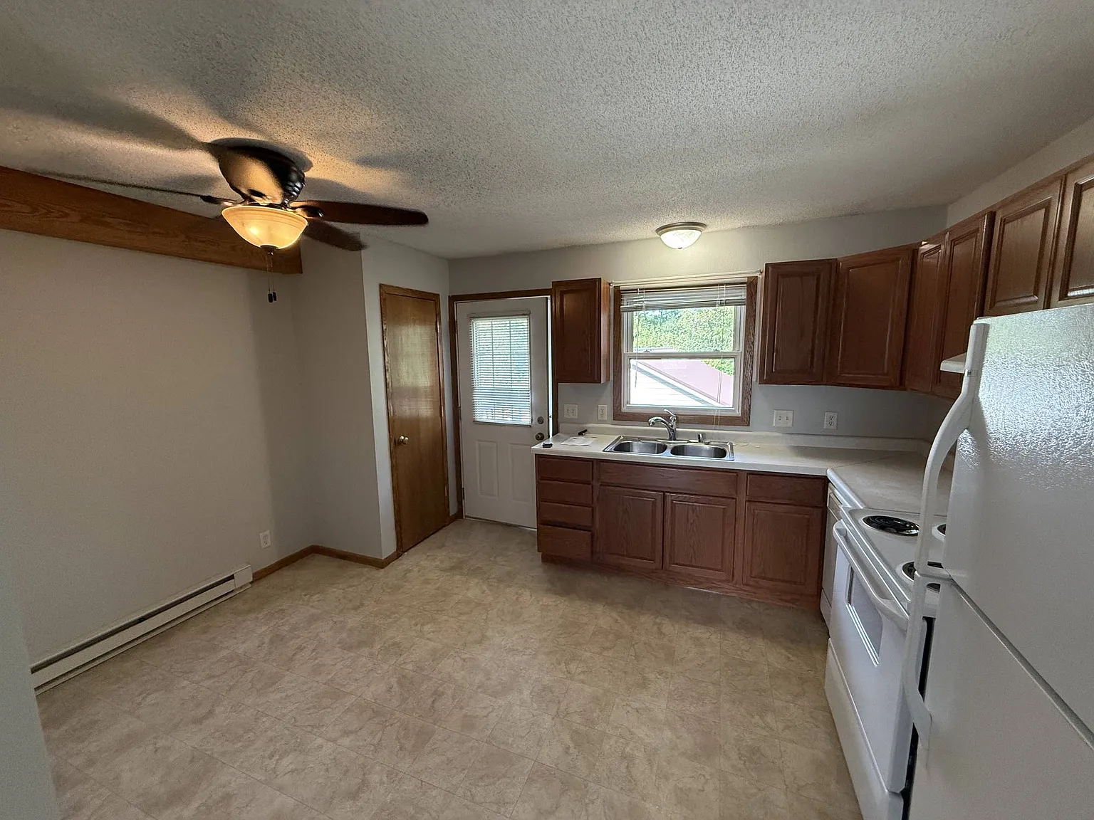 3226 Oak Knoll Drive - 4 — Photo 2