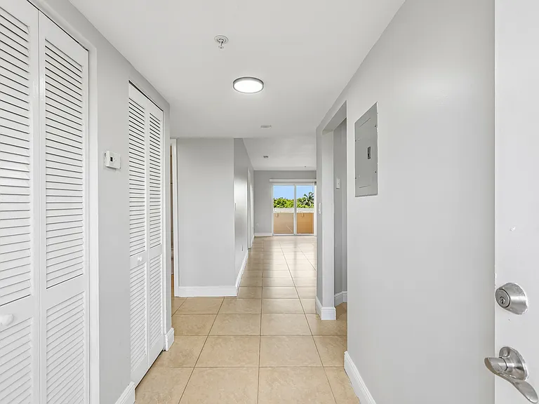 The Oaks Condominium — Photo 68