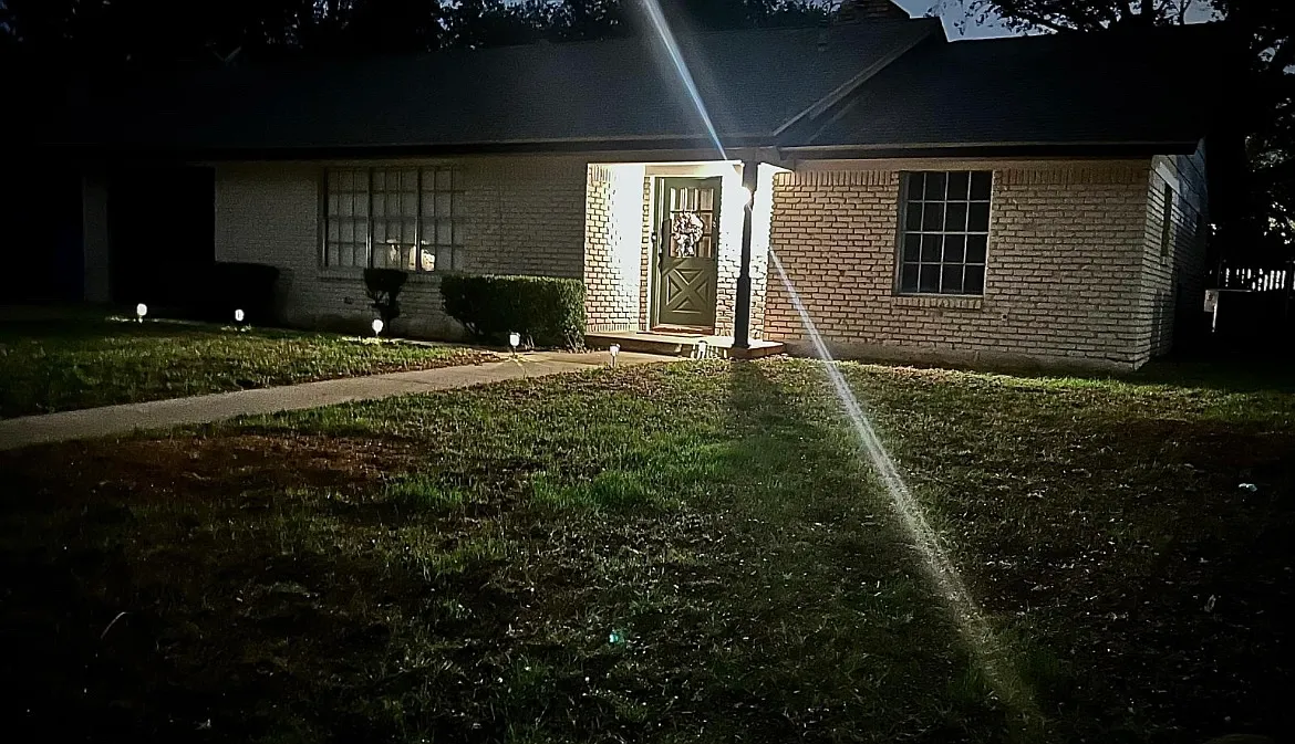3 bed, 2305 sqft, $3,300 — Photo 2