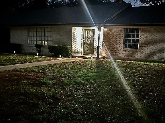 2nd image of 3018 Woodland Cir