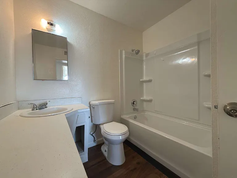 3627 W Northview Ave — Photo 6