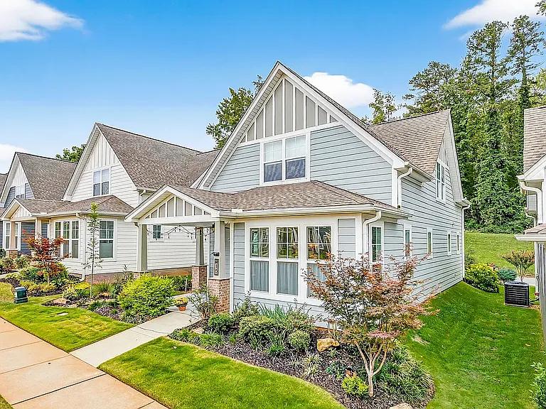 18 Cottage Knoll Cir — Photo 3