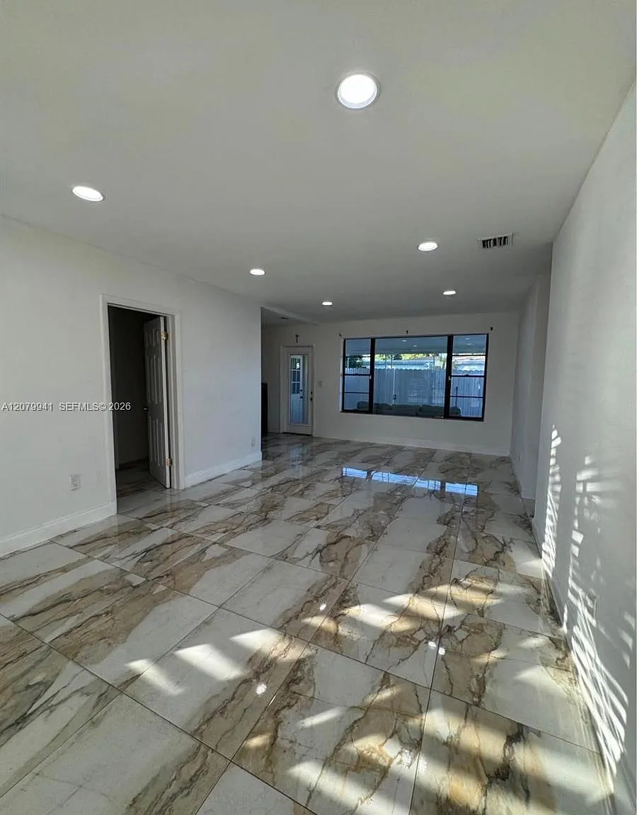 Lake Forest Sec 4 — Photo 2