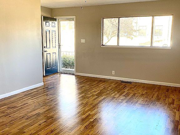 4th image of 106 E Wood St