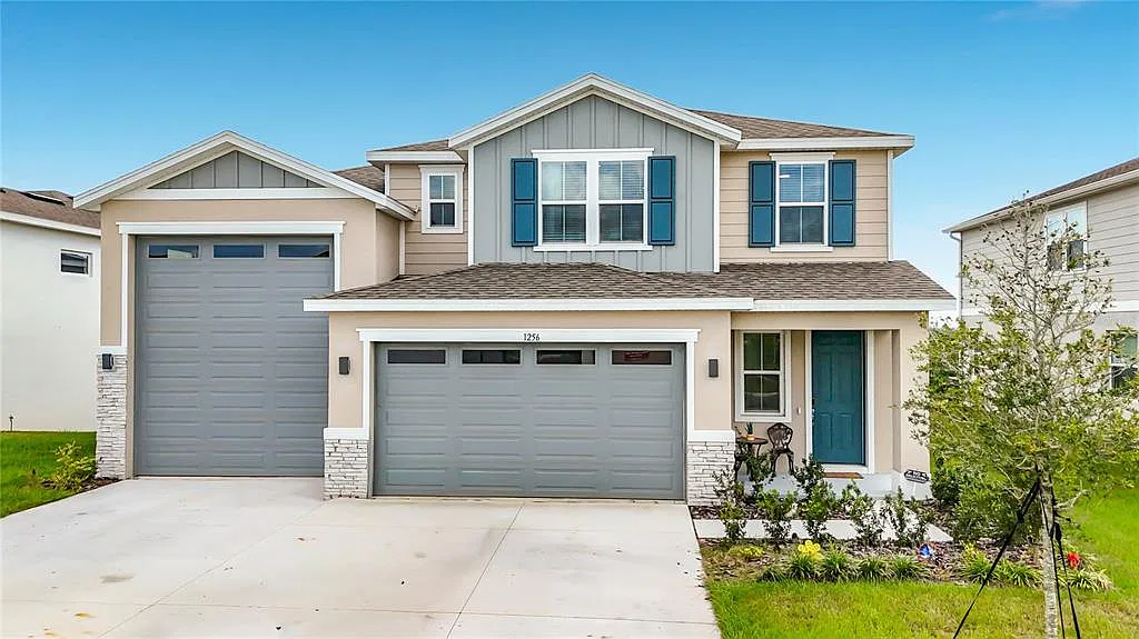 4 bed, 2.5 bath, 2132 sqft, $2,595 — Photo 1