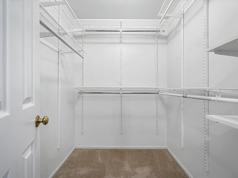 226 Coventry Cir — Photo 14