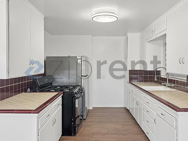 139 W 18th St #8 — Photo 7
