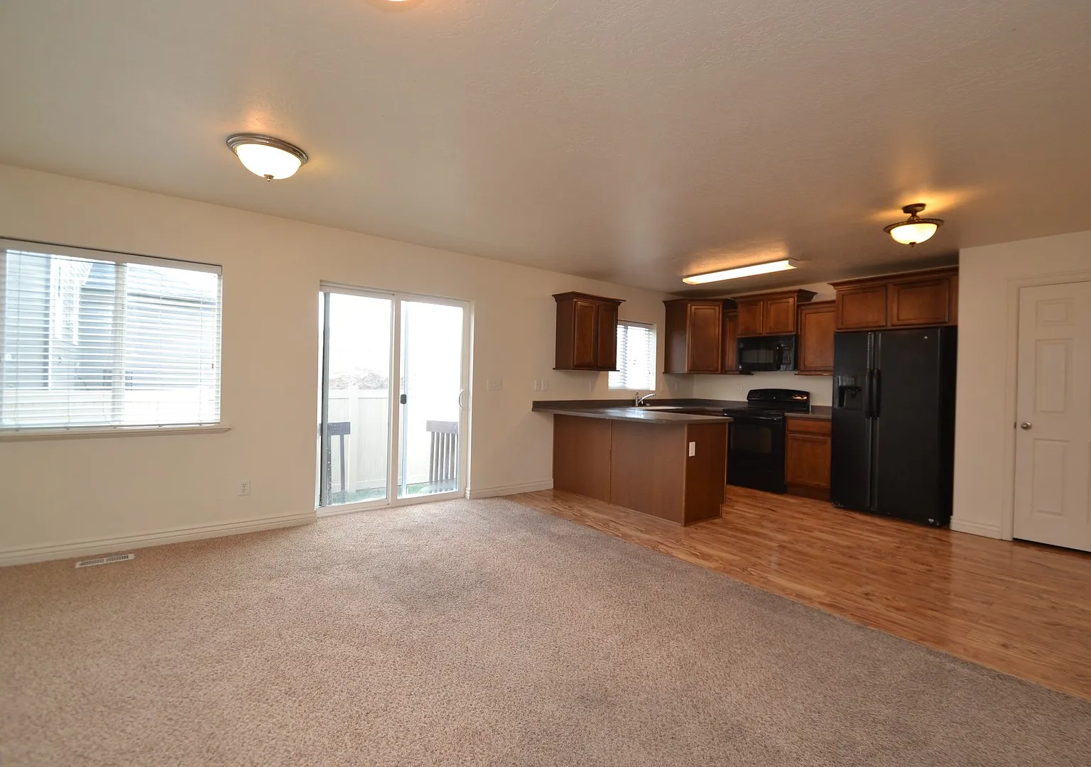 3 Bed 2.5 Bath Townhome in Saratoga Springs! — Photo 2