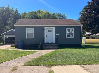 72 West St, Clintonville, WI 54929