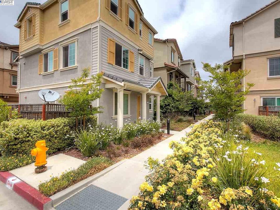 1st image of 221 Catherine Pl