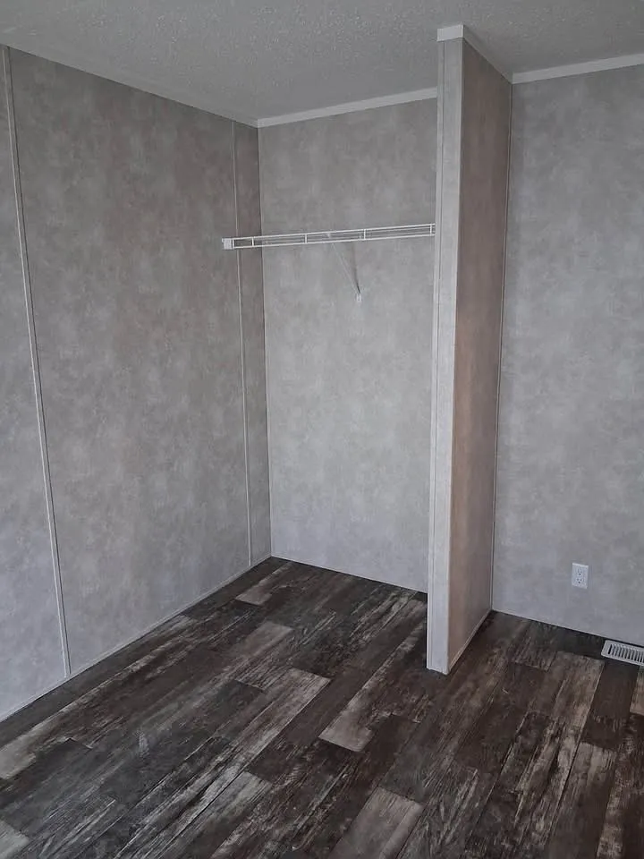 3 bed, $1,100 — Photo 2