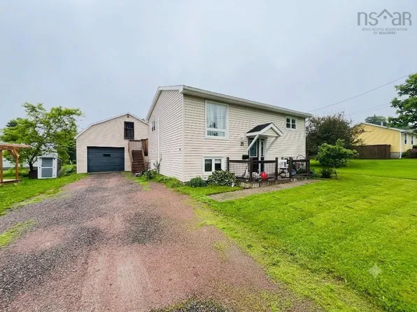 21 Snowden Ave, Amherst, NS B4H 2N1