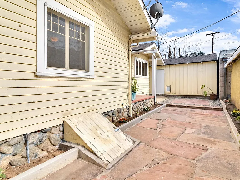 606 Cypress Cir — Photo 13