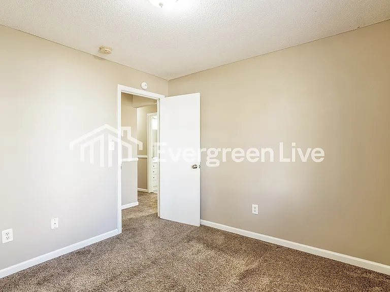 1151 Weston St — Photo 13
