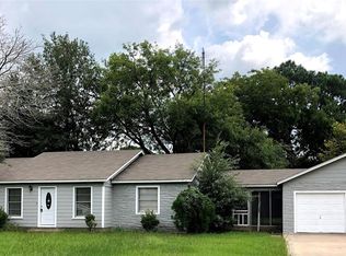 324 E Kiber St, Angleton, TX 77515