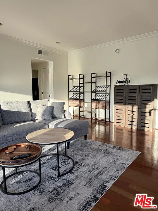 2 bed, 2.0 bath, 1250 sqft, $4,300 — Photo 3