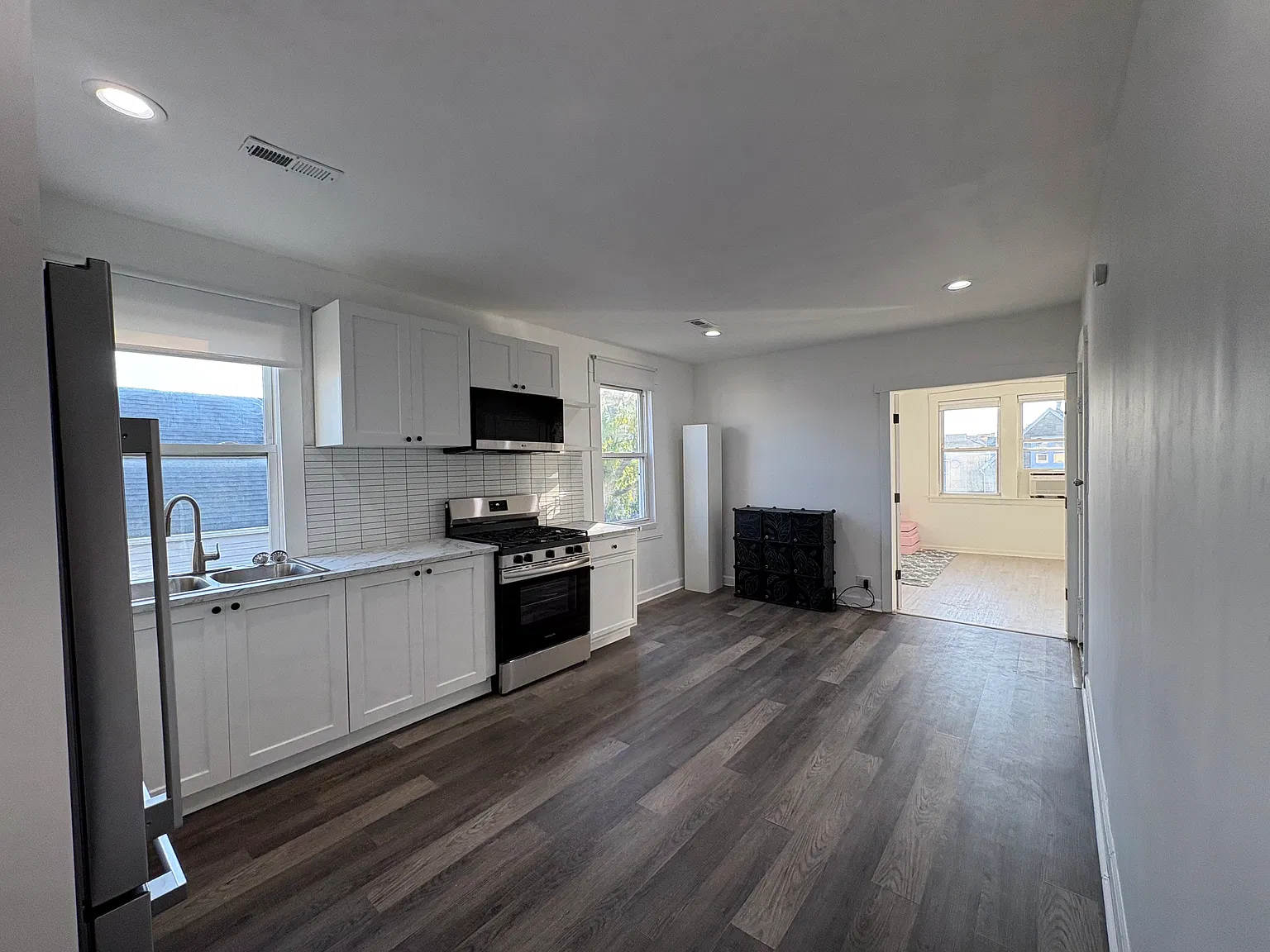 3 bed, 1000 sqft, $1,650 — Photo 4