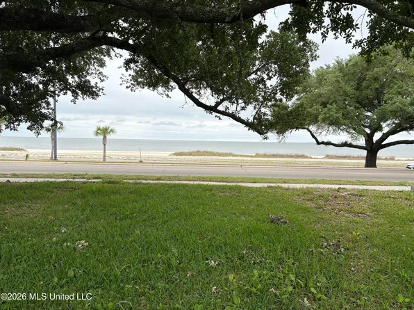 1512 E Beach Blvd, Biloxi, MS 39530