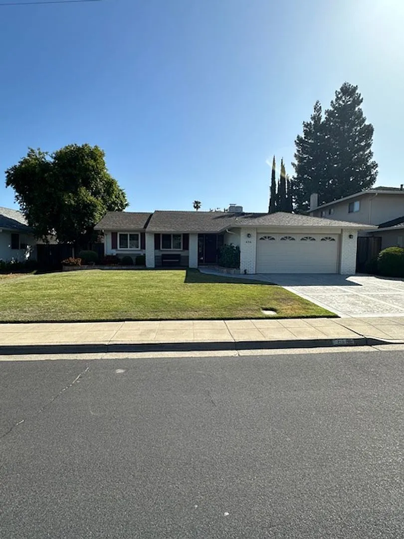 656 Canterbury Ave photo 1