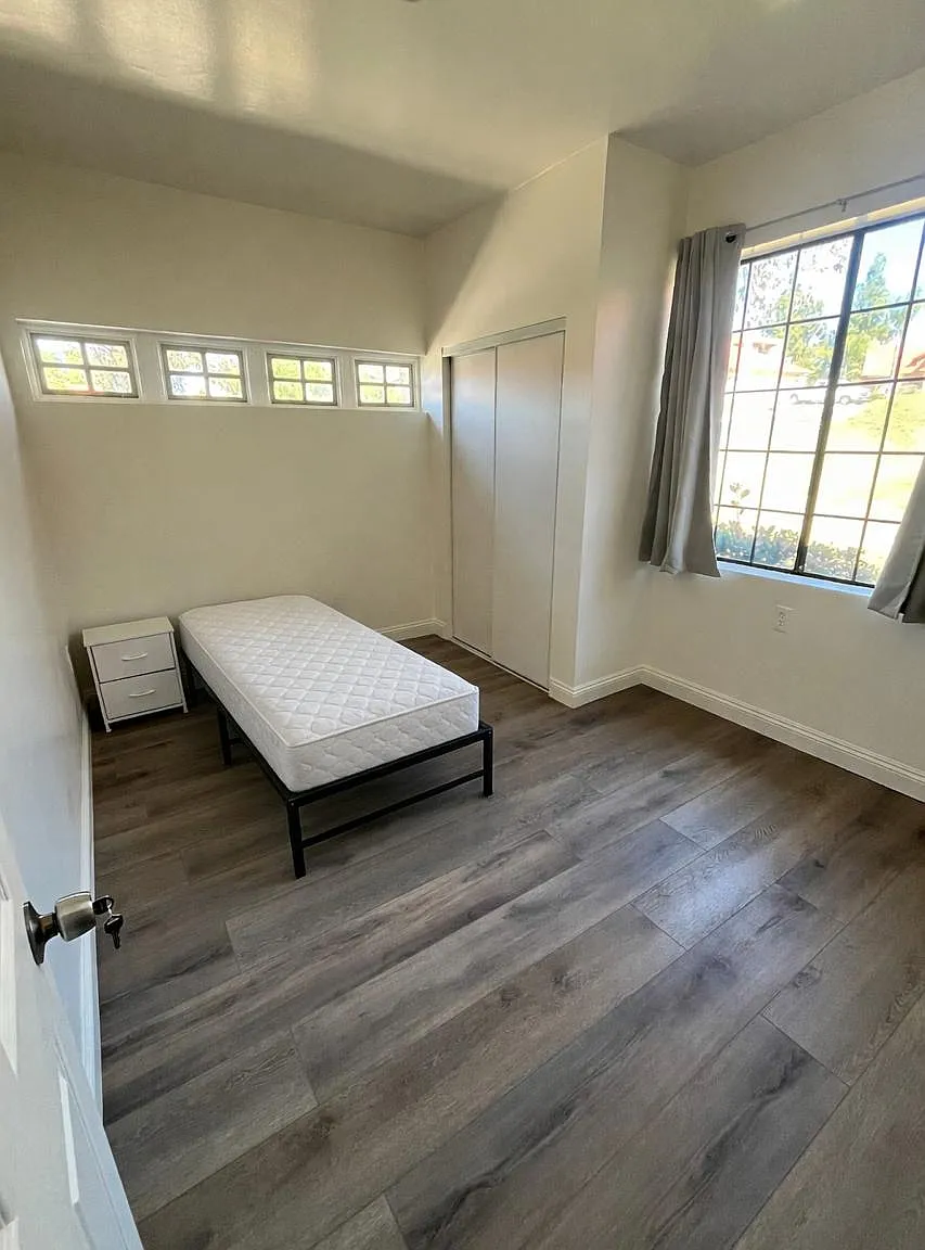 4 bed, 3.0 bath, 2650 sqft, $1,083 — Photo 1