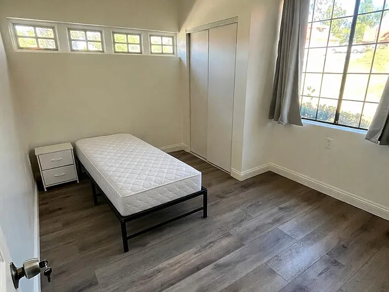 Thornberry Cir — Photo 1
