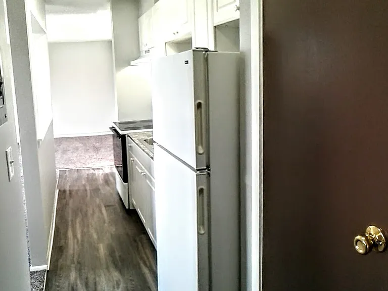 Royal Village Apartment Homes 245 — Photo 2