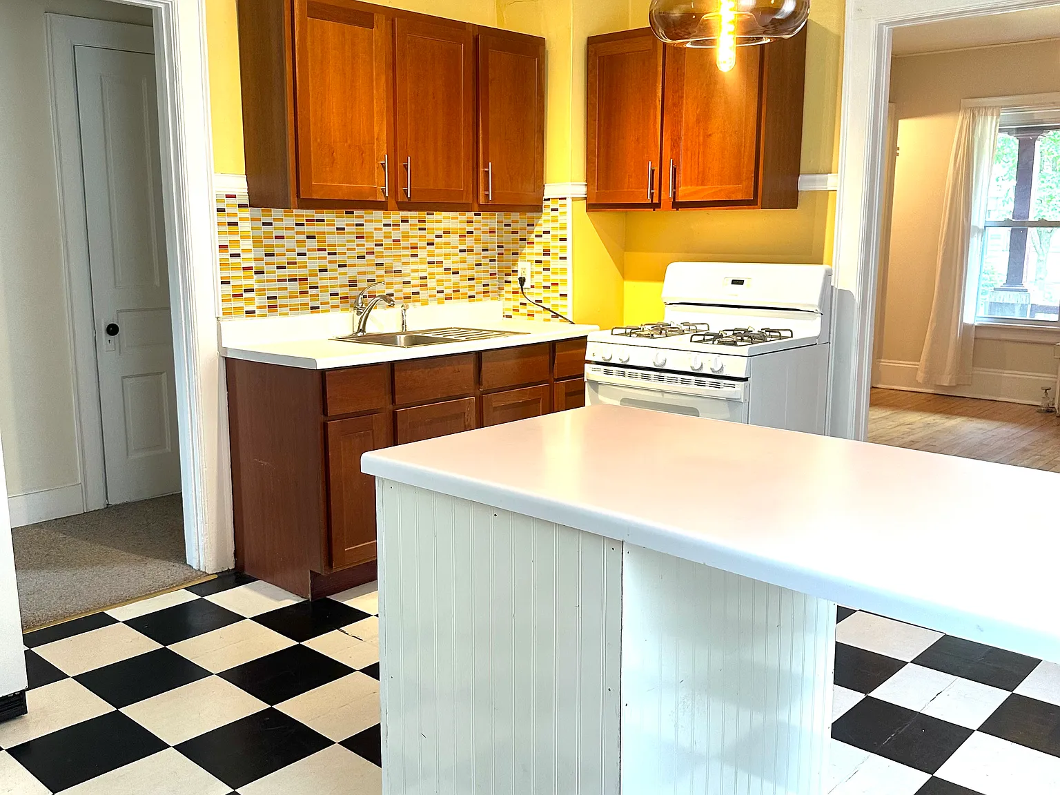 2 bed, 850 sqft, $1,175 — Photo 3