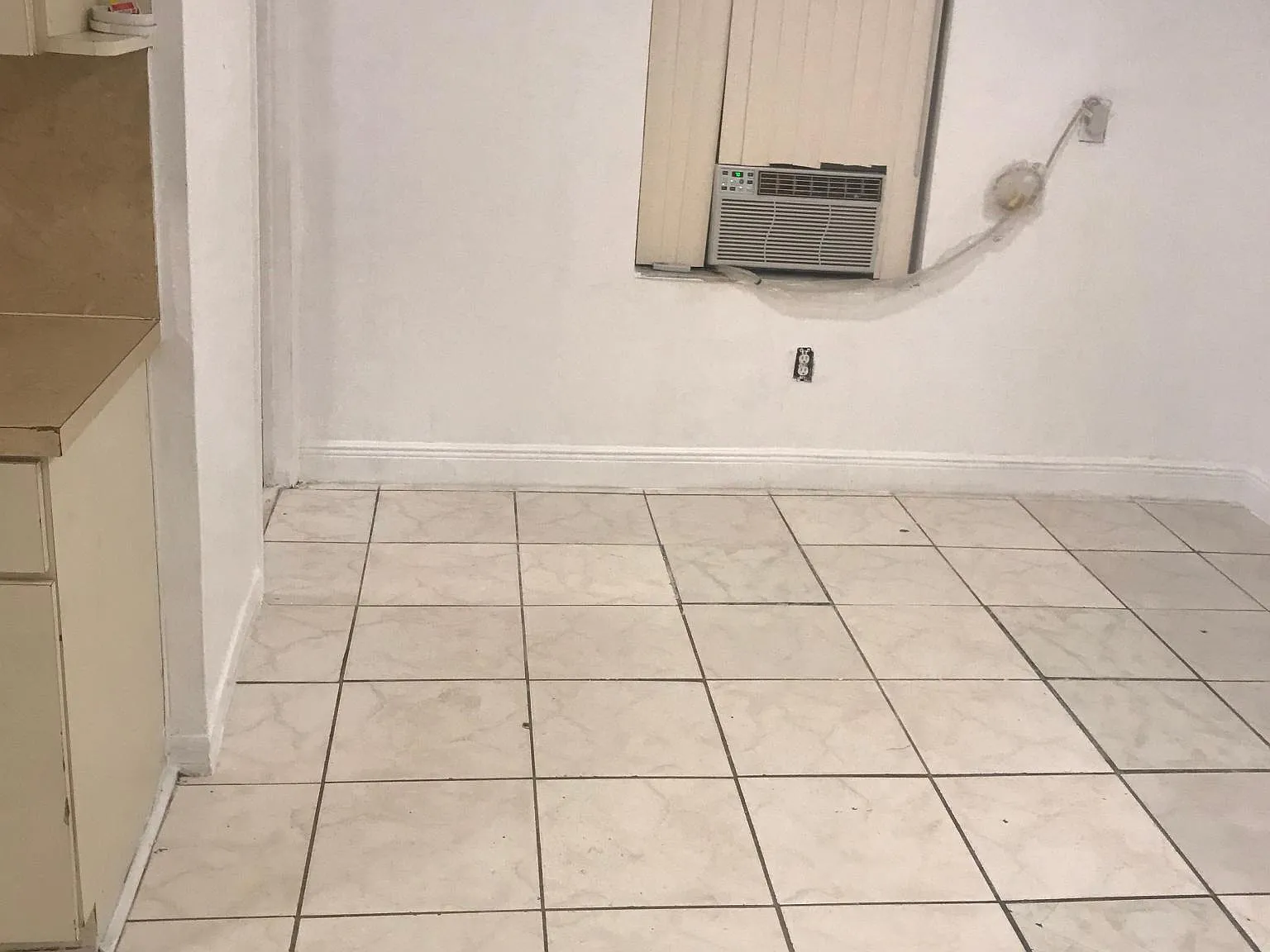 1 bed, 900 sqft, $1,595 — Photo 2