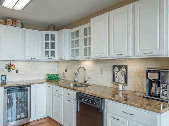 4th image of 1000 Urlin Ave APT 1008