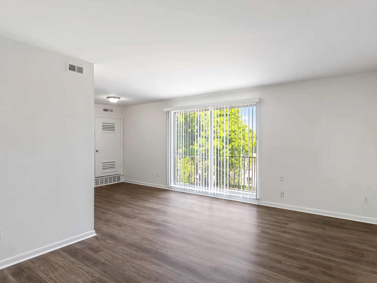 1 bed, 750 sqft, $1,100 — Photo 1